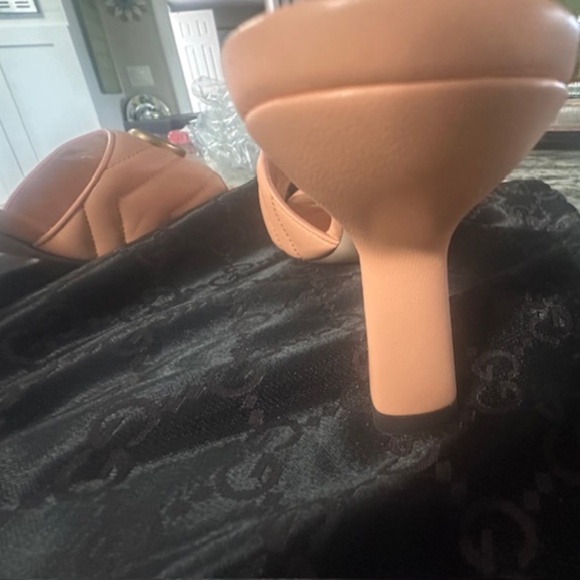 BEAUTIFUL GUCCI PUMP PEACH COLORED SANDALS! NEVER WORN! BRAND NEW!! WITH BOX! - Picture 7 of 16